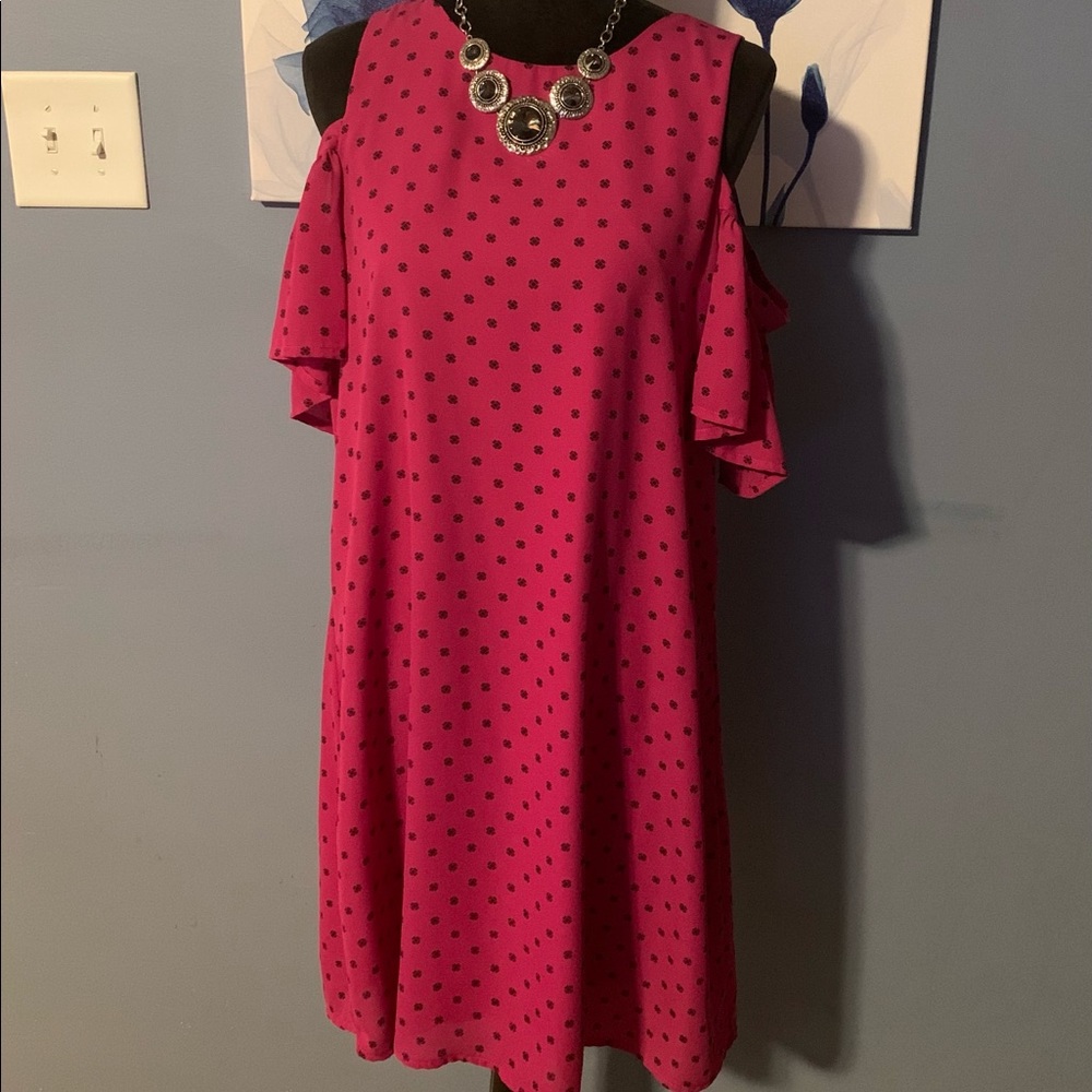 City Streets
Fuchsia Pink with black square design.
Size 14.